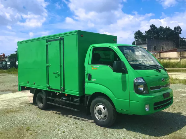 Dịch vụ thay Kính chắn gió xe tải KIA 2.4 tấn tận nơi